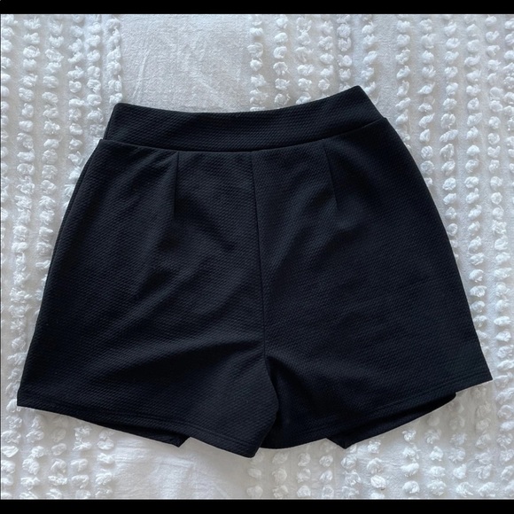 Black skort - Picture 2 of 4